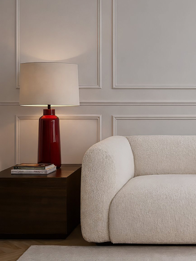 Yzor office with a red lamp and a confortable sofa